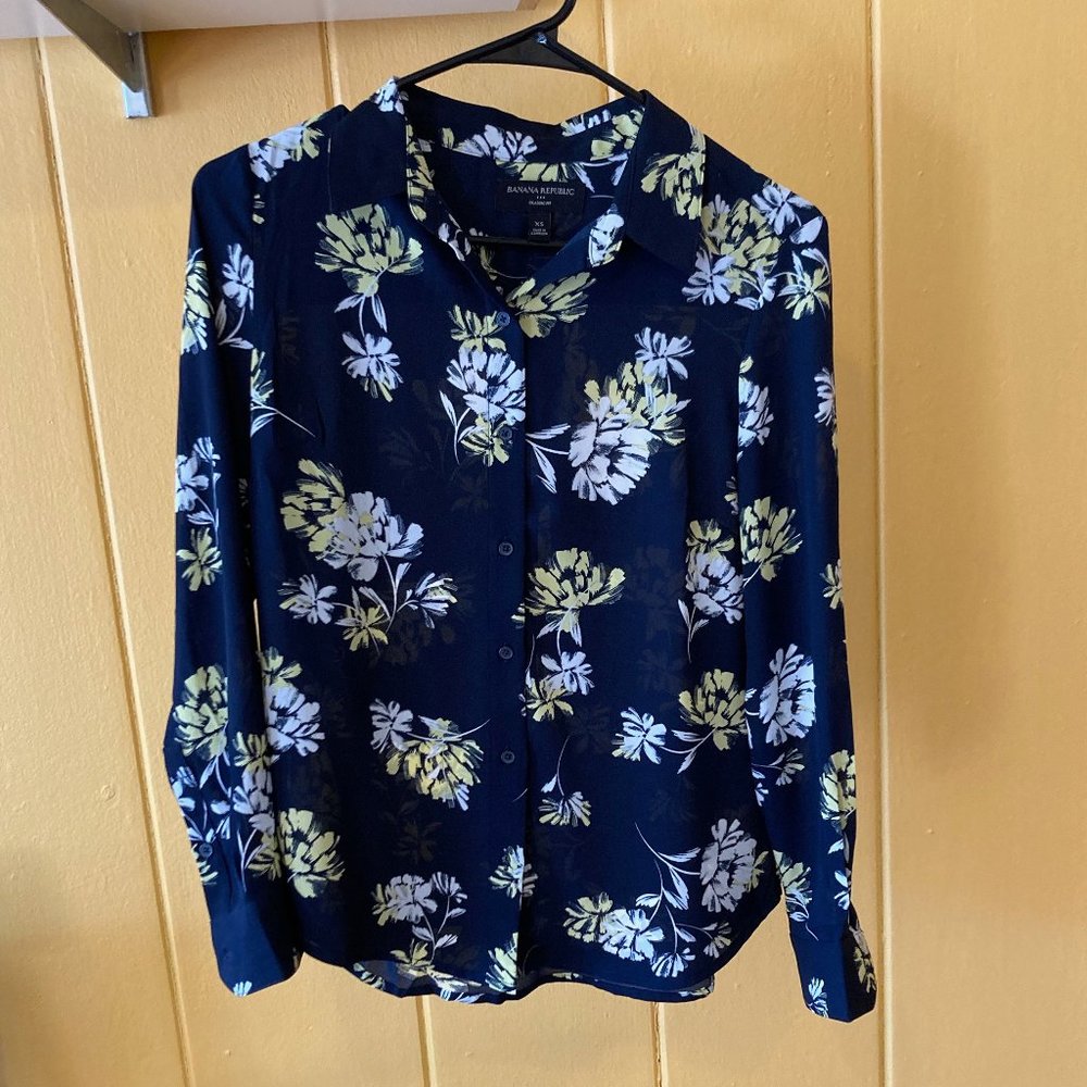 Banana Republic Womens XS Navy Floral Blouse